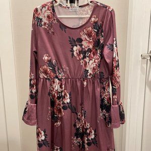 Girls dusty pink/rose/mauve floral dress, bell sleeves. Casual. Size  8-10